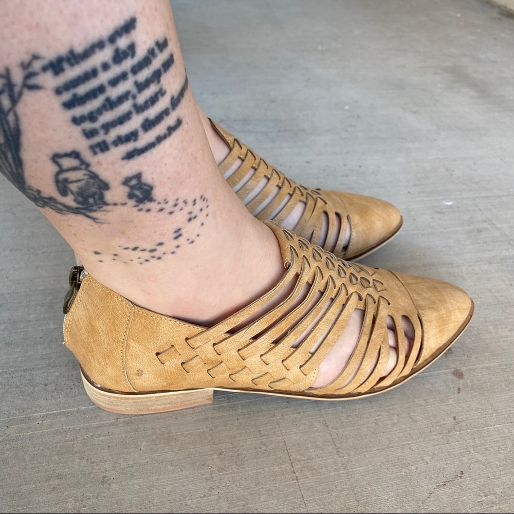 NIB Camel Brown Slit Cut Out Cage Woven Ankle Flats Booties - Picture 2 of 9